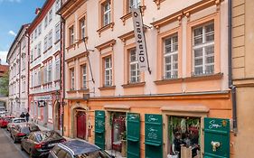 Chateau 9 Apartments By Adrez