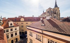 Chateau 9 Apartments By Adrez